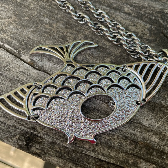 Vintage Articulated Fish Pendent Fins & Eye Move 18” Chain Fashion Jewelry - Picture 9 of 10